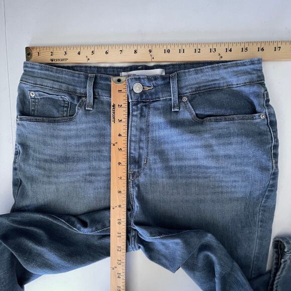 Levi's Women's Signature Mid Rise Skinny Jeans Size 14M Blue Medium Wash - Picture 8 of 10